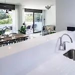 Luxury Townhouse Golden With Garden Views & Garage