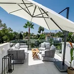 Luxury Townhouse Golden With Garden Views & Garage بيت للعطل ماربيا