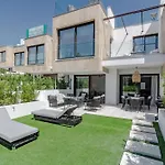 بيت للعطل Luxury Townhouse Golden With Garden Views & Garage