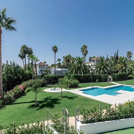Luxury Townhouse Golden With Garden Views & Garage