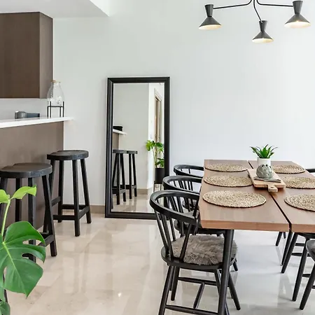 بيت للعطل Luxury Townhouse Golden With Garden Views & Garage *