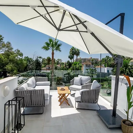 Luxury Townhouse Golden With Garden Views & Garage Dom wakacyjny Marbella