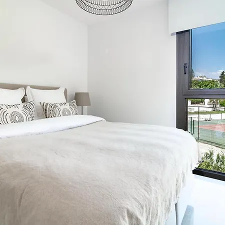 Luxury Townhouse Golden With Garden Views & Garage بيت للعطل *