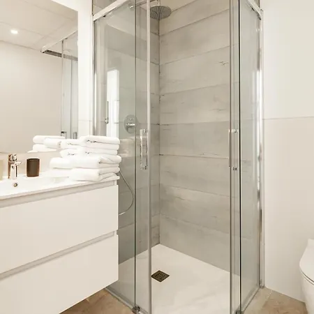 Dom wakacyjny Luxury Townhouse Golden With Garden Views & Garage