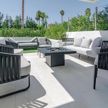 Luxury Townhouse Golden With Garden Views & Garage Dom wakacyjny